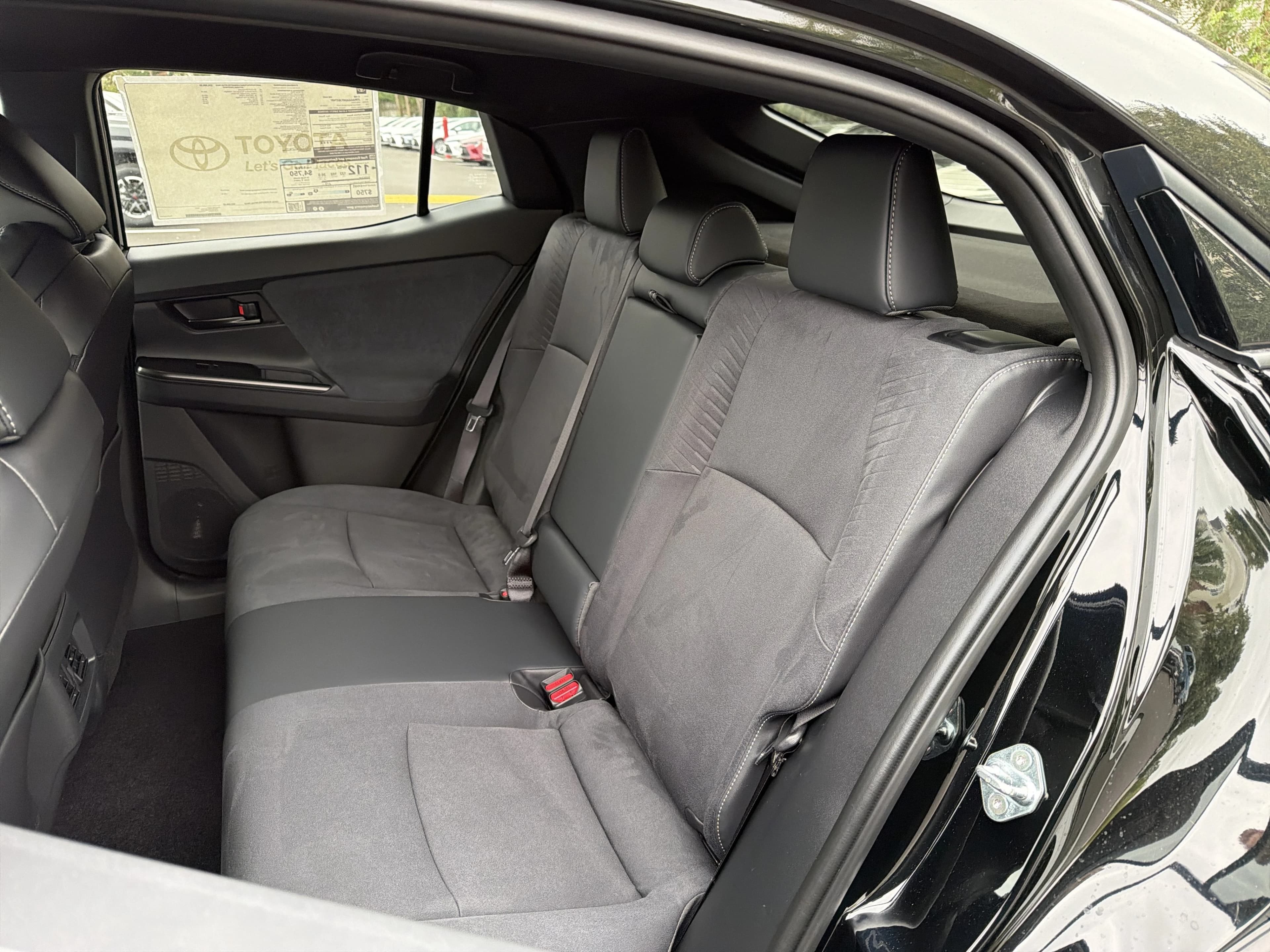 Toyota C-HR XSE AWD (Natl) 2026 — side view