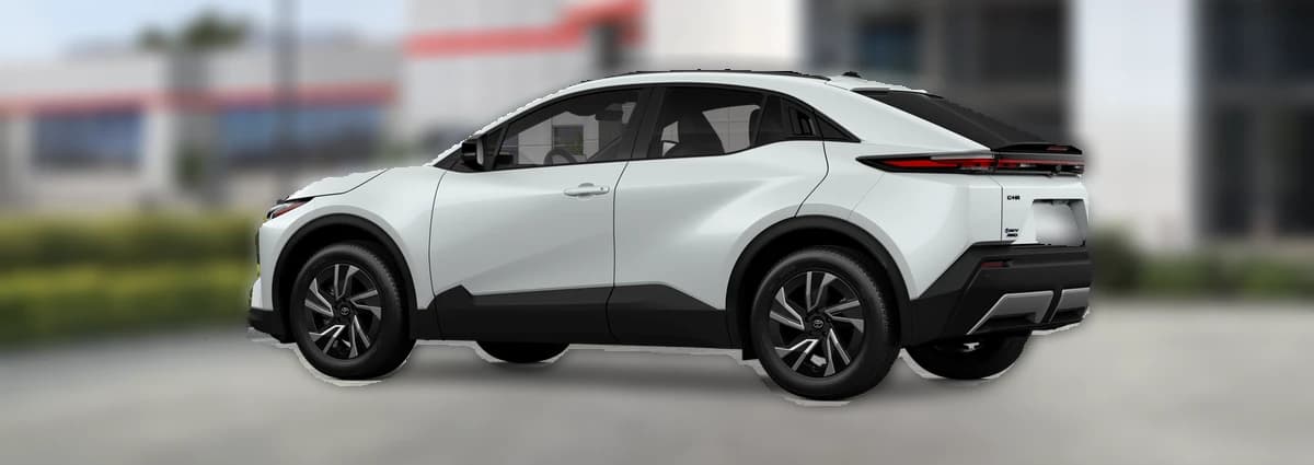 Toyota C-HR SE AWD (Natl) 2026 — side view
