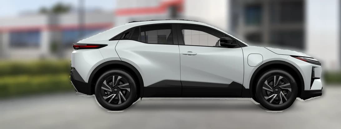 Toyota C-HR SE AWD (Natl) 2026 — side view