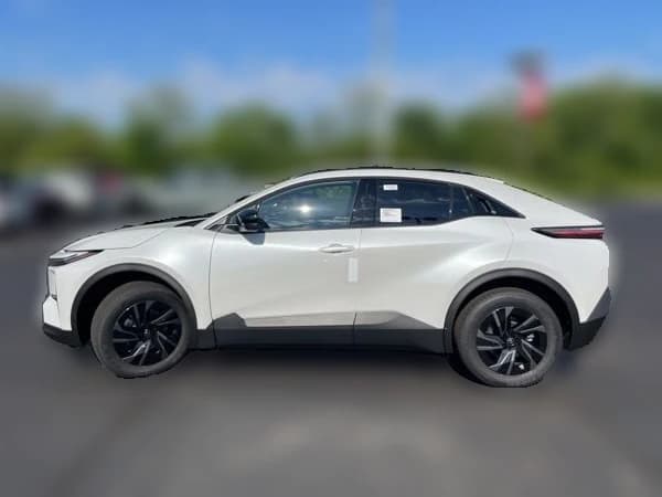 Toyota C-HR SE AWD (Natl) 2026 — side view