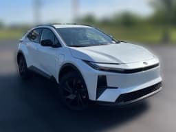 Toyota C-HR SE AWD (Natl) 2026 — side view