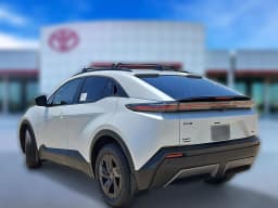 Toyota C-HR SE AWD (Natl) 2026 — side view