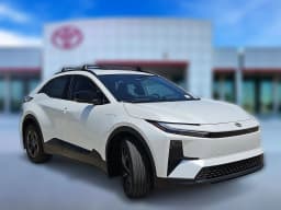 Toyota C-HR SE AWD (Natl) 2026 — side view