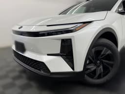 Toyota C-HR SE AWD (Natl) 2026 — side view