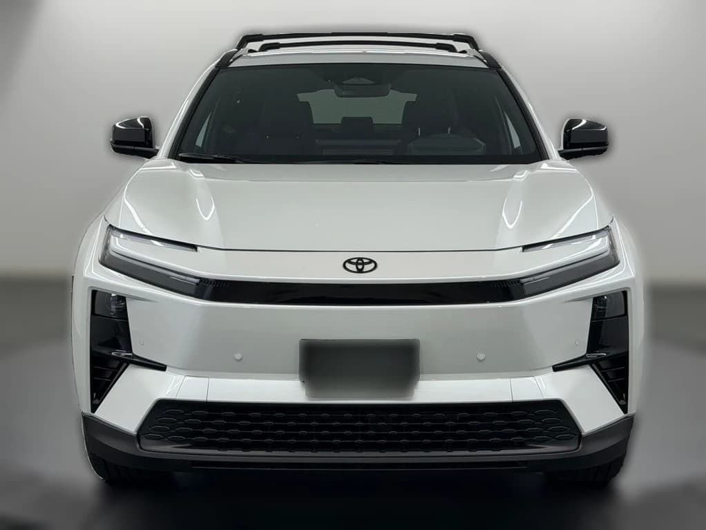 Toyota C-HR SE AWD (Natl) 2026 — side view
