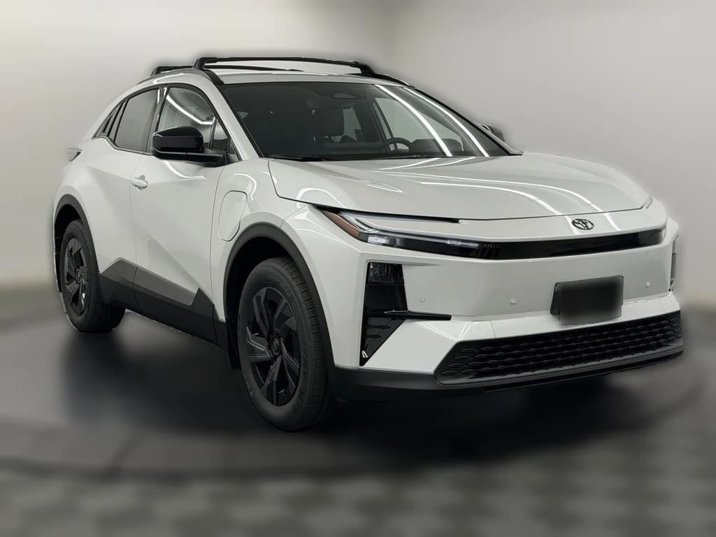 Toyota C-HR SE AWD (Natl) 2026 — side view