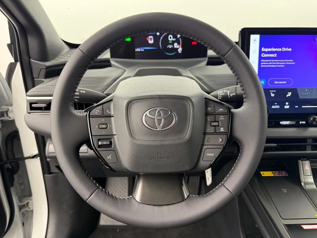 Toyota C-HR SE AWD (Natl) 2026 — side view