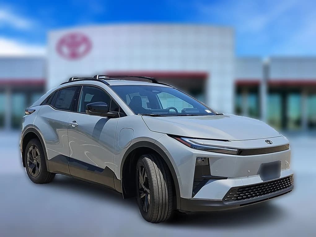 Toyota C-HR SE AWD (Natl) 2026 — side view