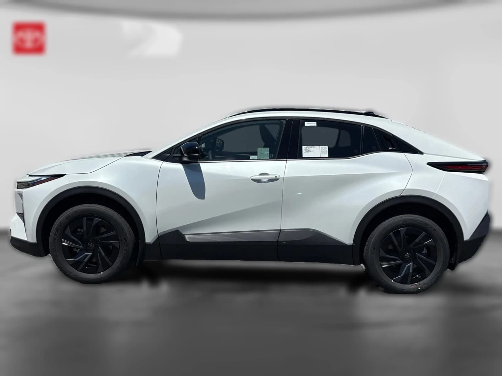 Toyota C-HR SE AWD (Natl) 2026 — side view
