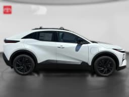 Toyota C-HR SE AWD (Natl) 2026 — side view