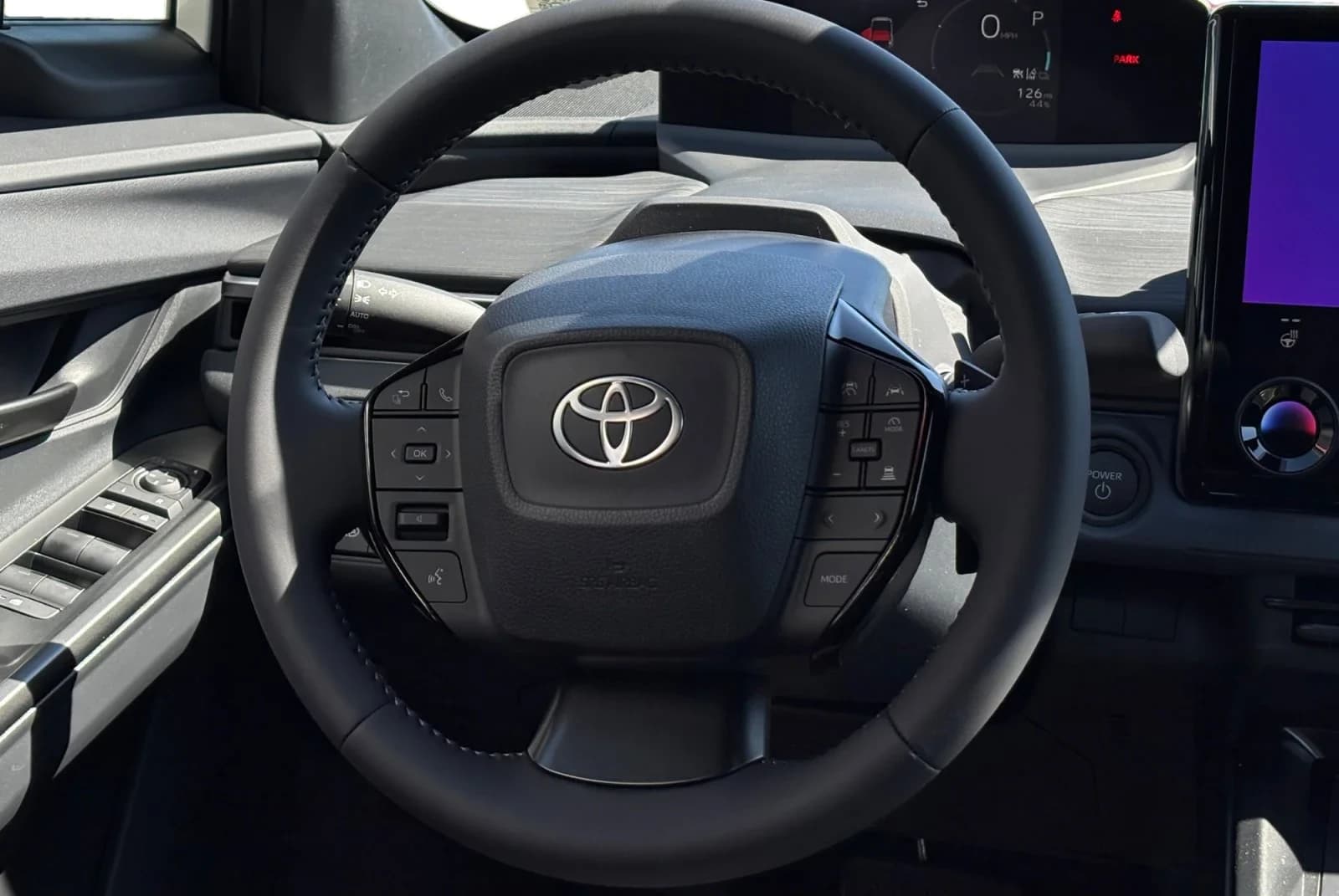 Toyota C-HR SE AWD (Natl) 2026 — side view