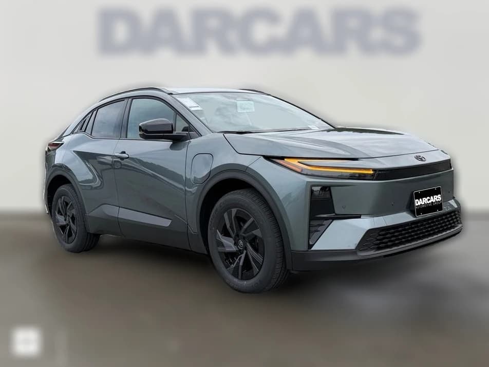 Toyota C-HR SE AWD (Natl) 2026 — side view