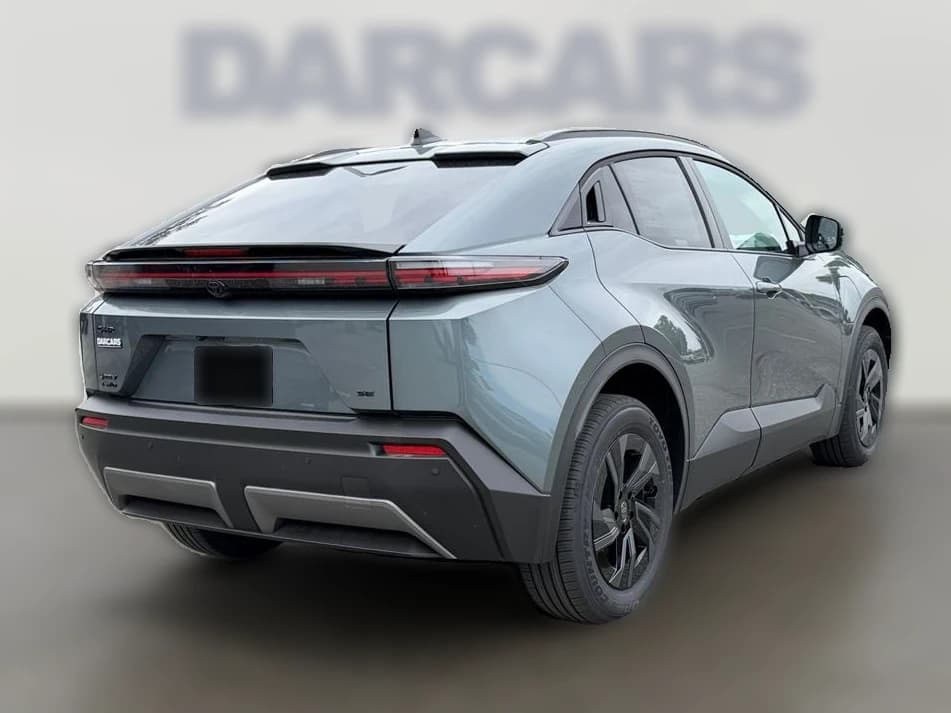 Toyota C-HR SE AWD (Natl) 2026 — side view