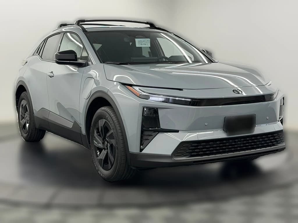 Toyota C-HR SE AWD (Natl) 2026 — side view