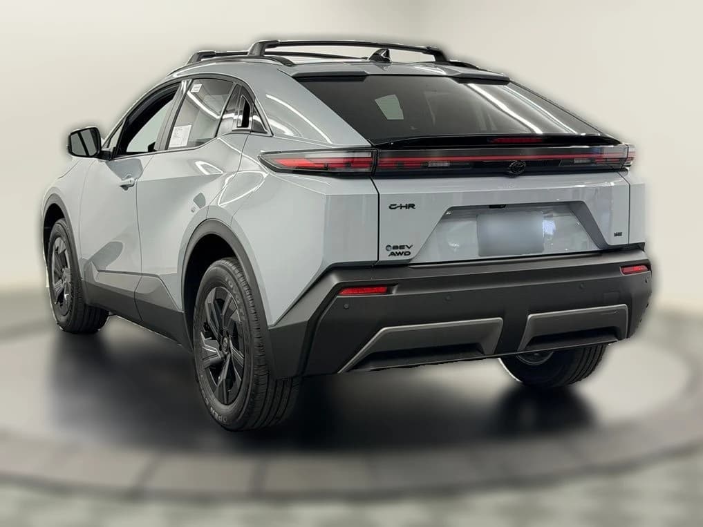 Toyota C-HR SE AWD (Natl) 2026 — side view