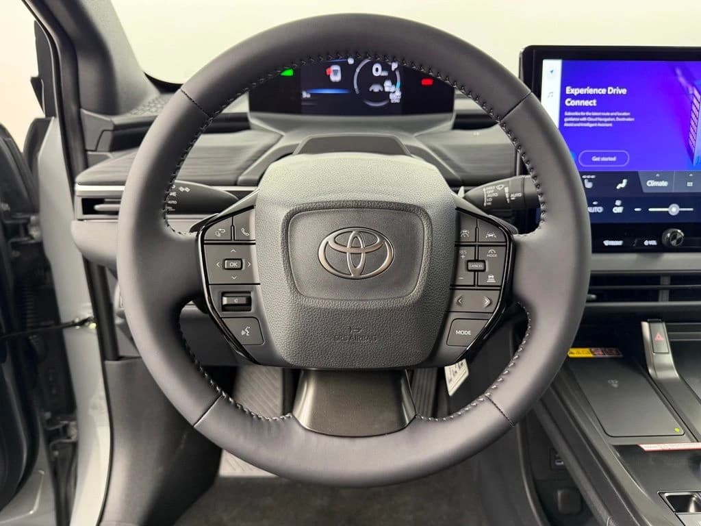 Toyota C-HR SE AWD (Natl) 2026 — side view