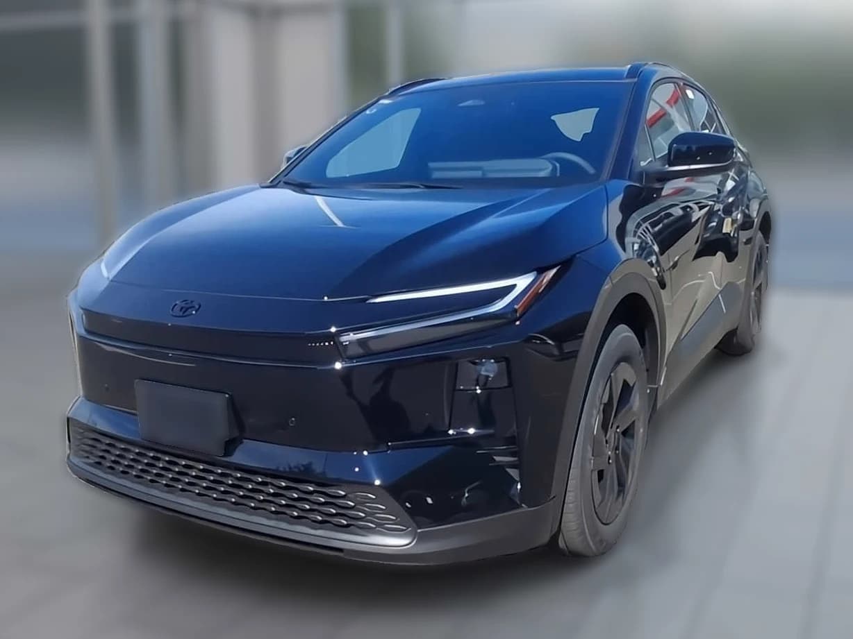 Toyota C-HR SE AWD (Natl) 2026 — side view