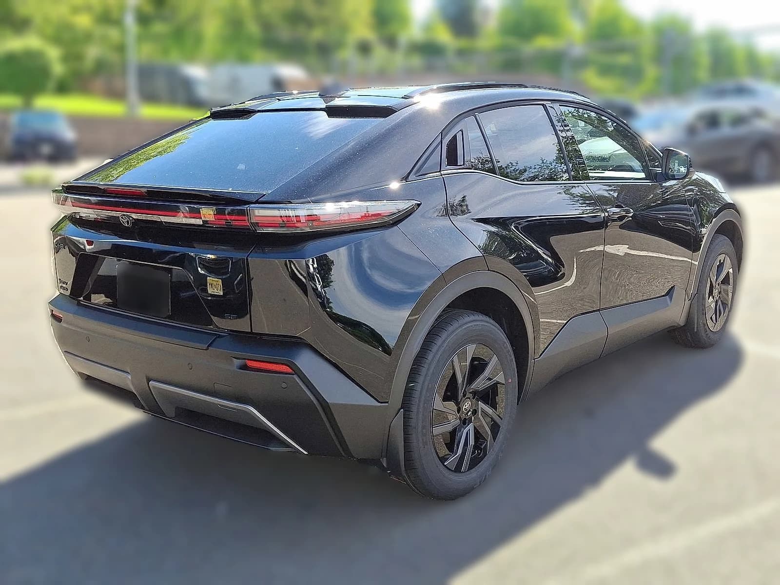 Toyota C-HR SE AWD (Natl) 2026 — side view