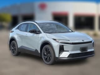 Toyota C-HR SE AWD (Natl)