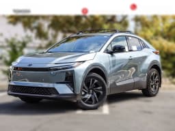Toyota C-HR SE AWD (Natl) 2026 — side view