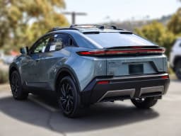 Toyota C-HR SE AWD (Natl) 2026 — side view