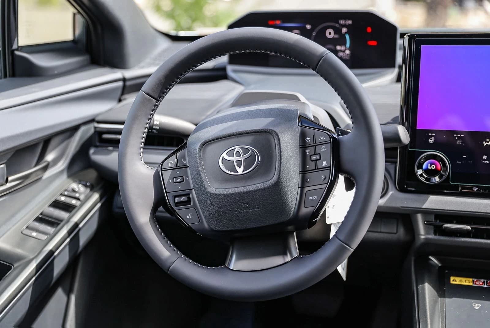 Toyota C-HR SE AWD (Natl) 2026 — side view