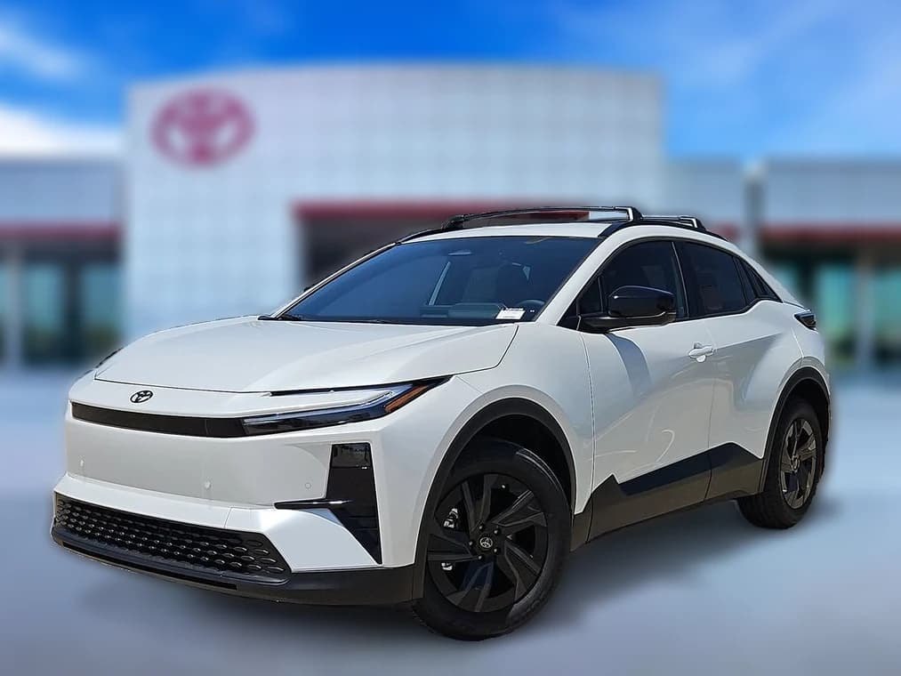 Toyota C-HR SE AWD (Natl) 2026 — side view