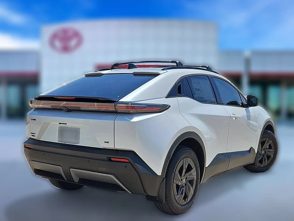 Toyota C-HR SE AWD (Natl) 2026 — side view