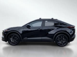 Toyota C-HR SE AWD (Natl)