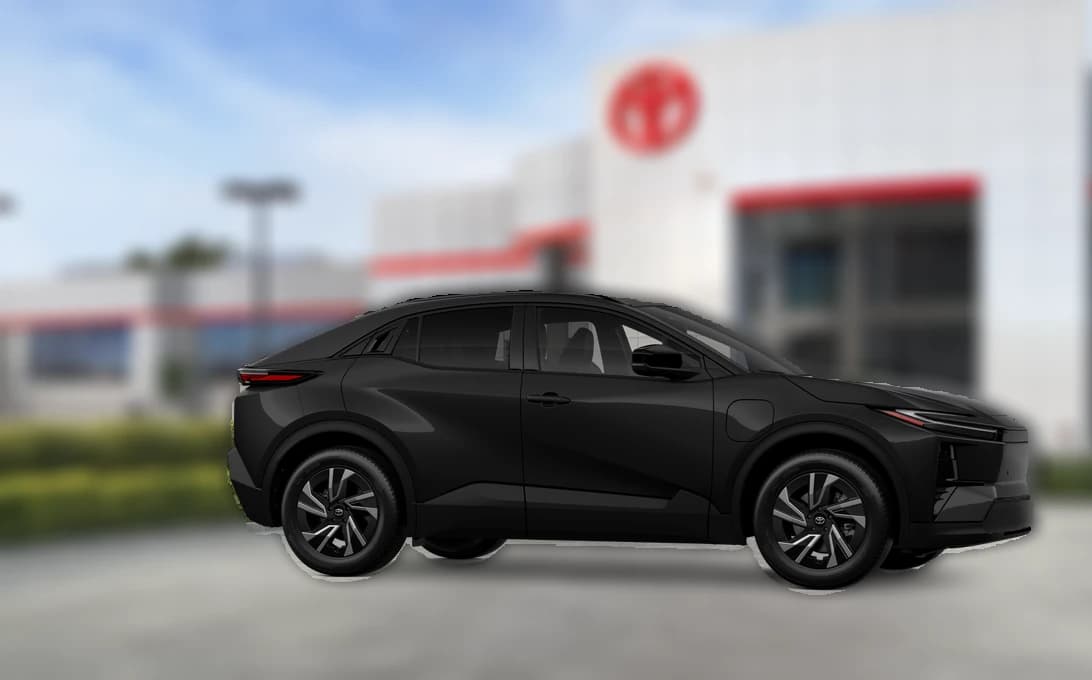Toyota C-HR SE AWD (Natl) 2026 — side view