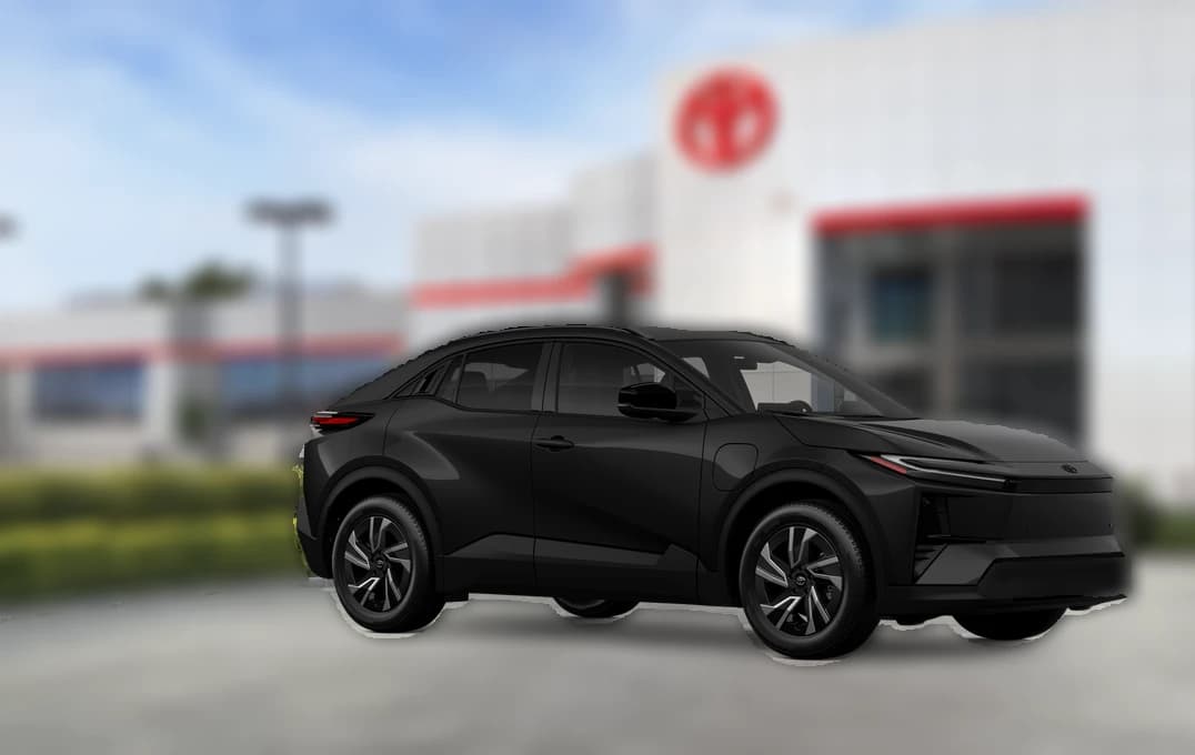 Toyota C-HR SE AWD (Natl) 2026 — side view
