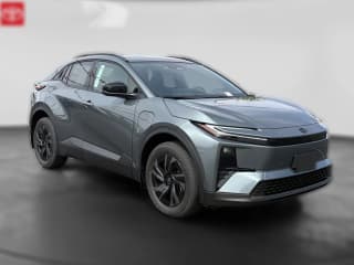 Toyota C-HR SE AWD (Natl)