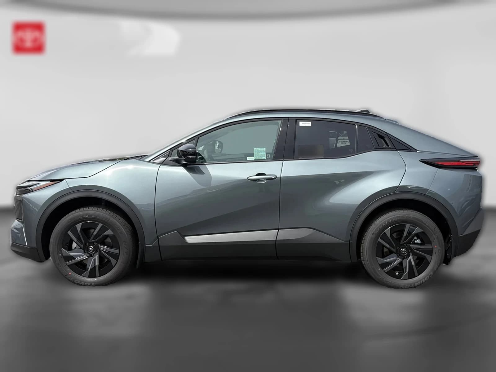 Toyota C-HR SE AWD (Natl) 2026 — side view