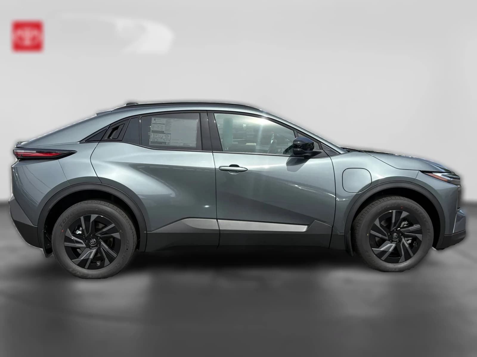 Toyota C-HR SE AWD (Natl) 2026 — side view