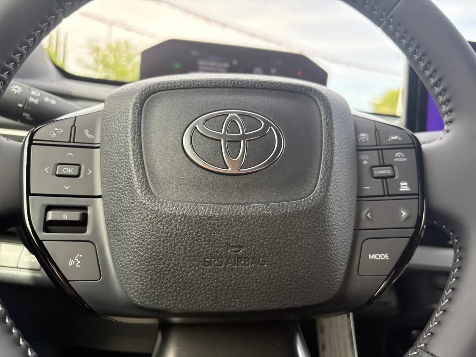 Toyota C-HR SE AWD (Natl) 2026 — side view