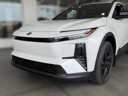 Toyota C-HR SE AWD (Natl) 2026 — side view
