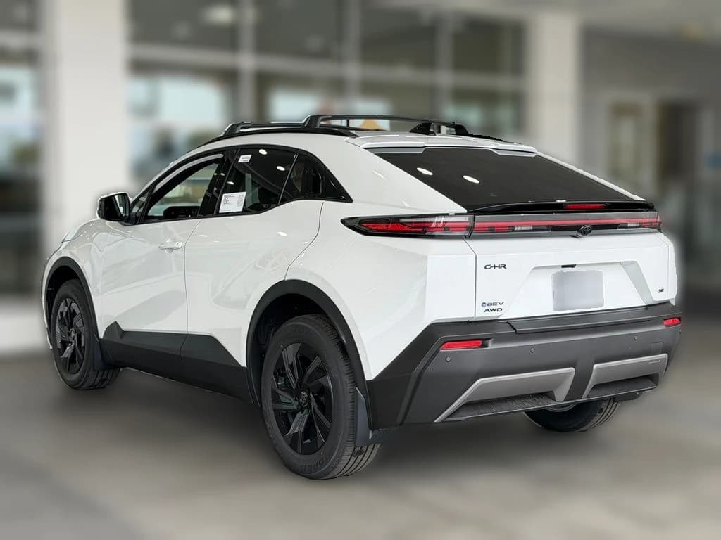 Toyota C-HR SE AWD (Natl) 2026 — side view