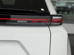 Toyota C-HR SE AWD (Natl) 2026 — side view