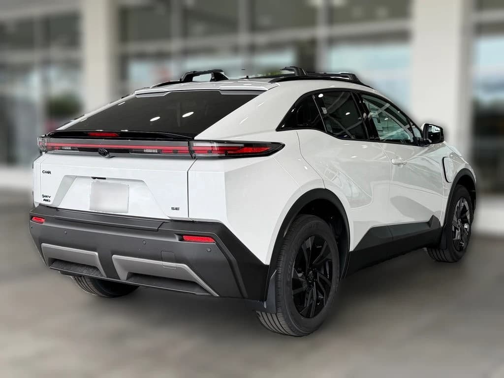 Toyota C-HR SE AWD (Natl) 2026 — side view
