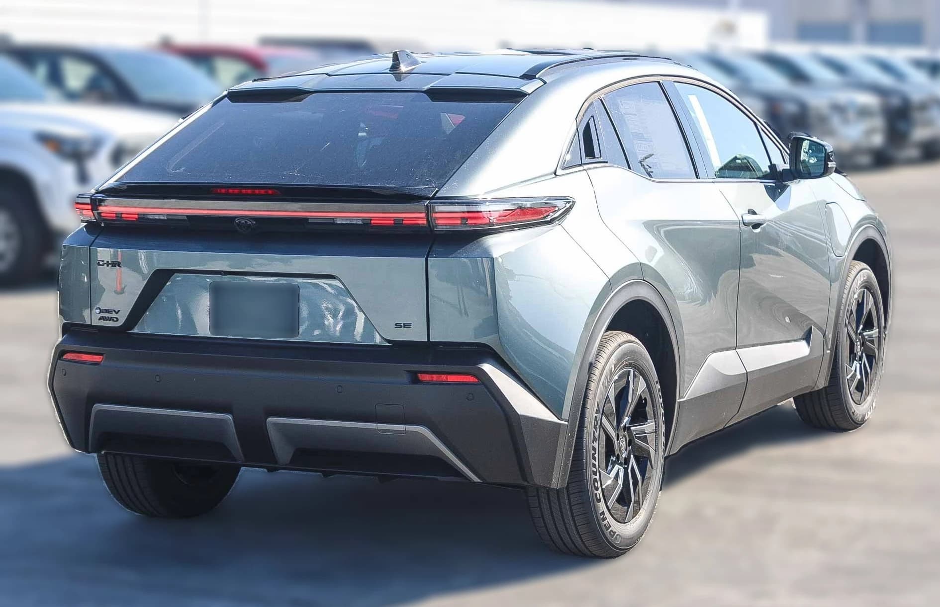 Toyota C-HR SE AWD (Natl) 2026 — side view