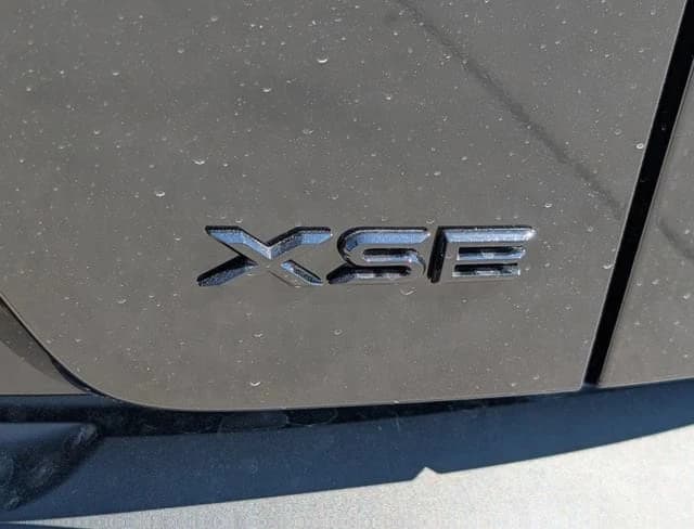 Toyota C-HR XSE AWD (Natl) 2026 — side view