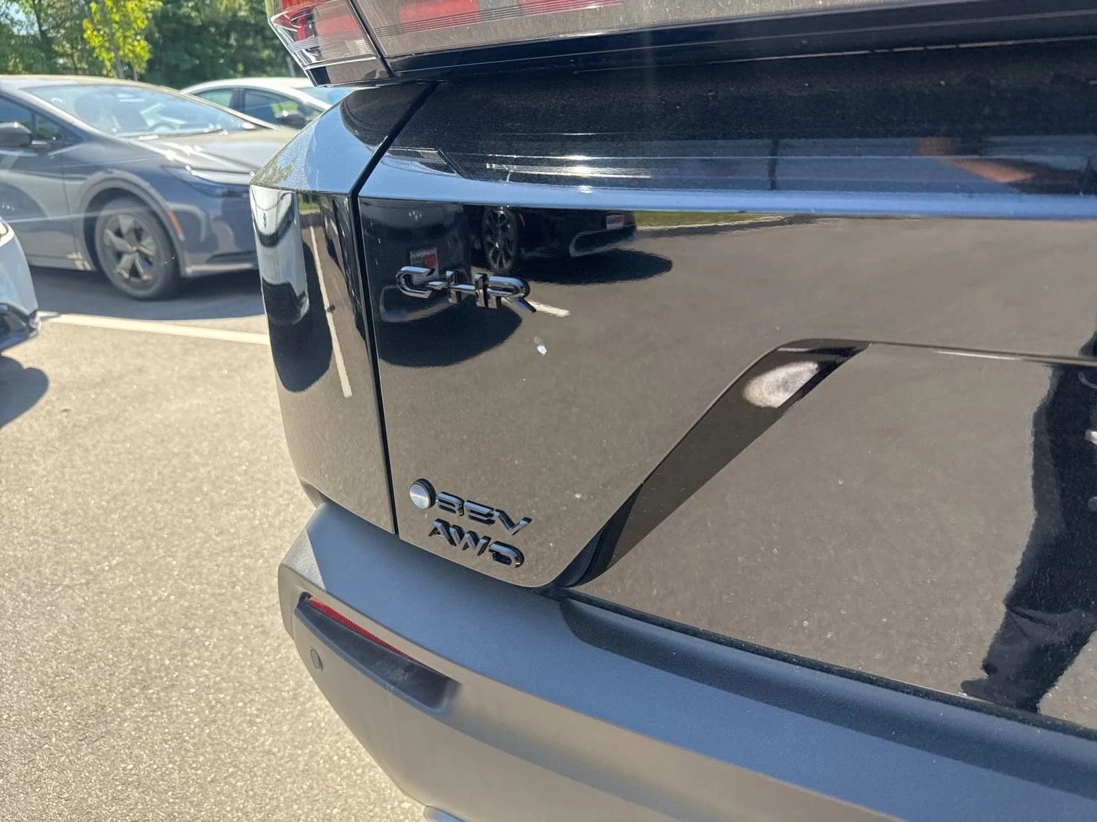 Toyota C-HR SE AWD (Natl) 2026 — side view