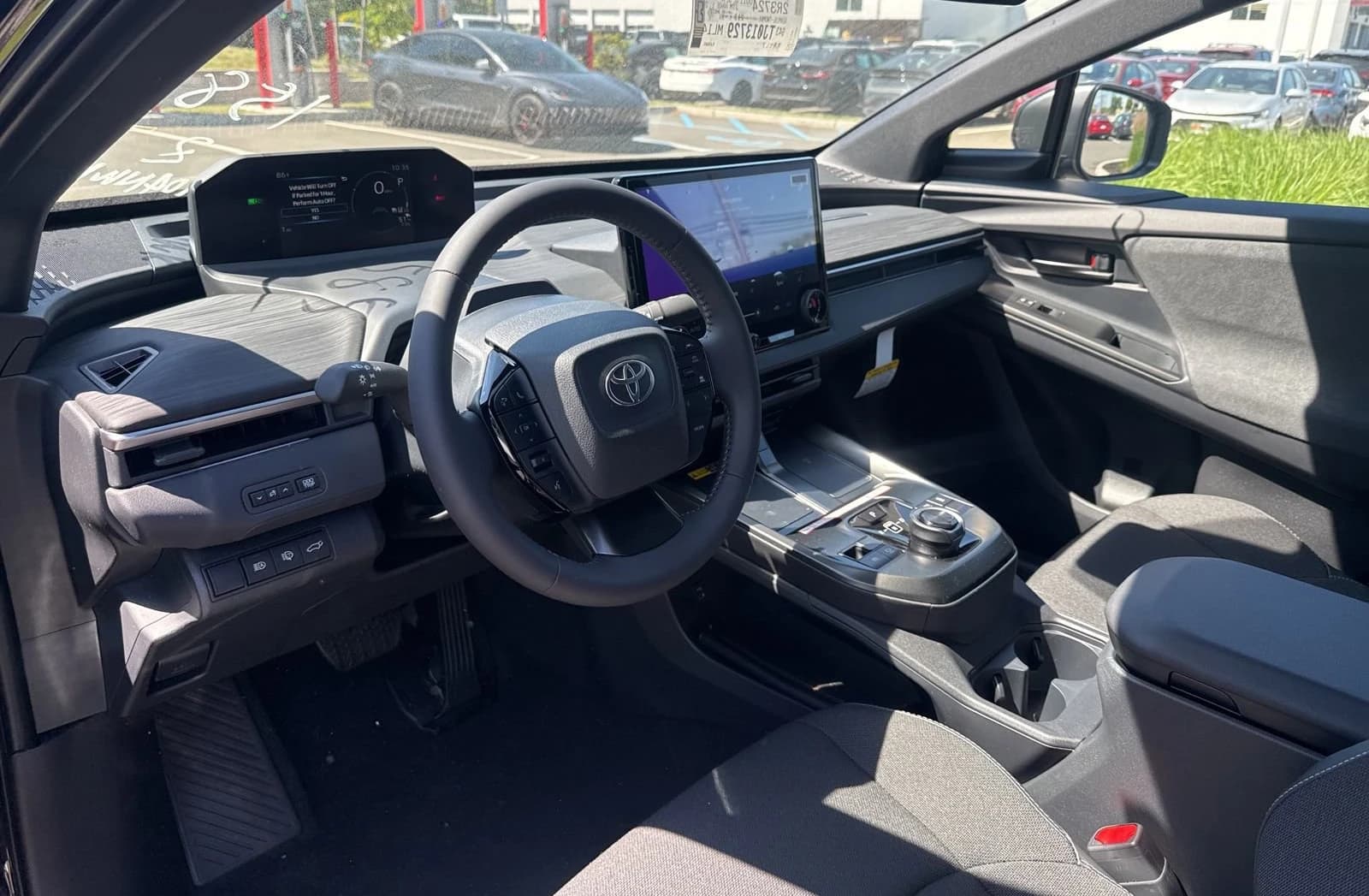Toyota C-HR SE AWD (Natl) 2026 — side view