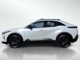 Toyota C-HR SE AWD (Natl)