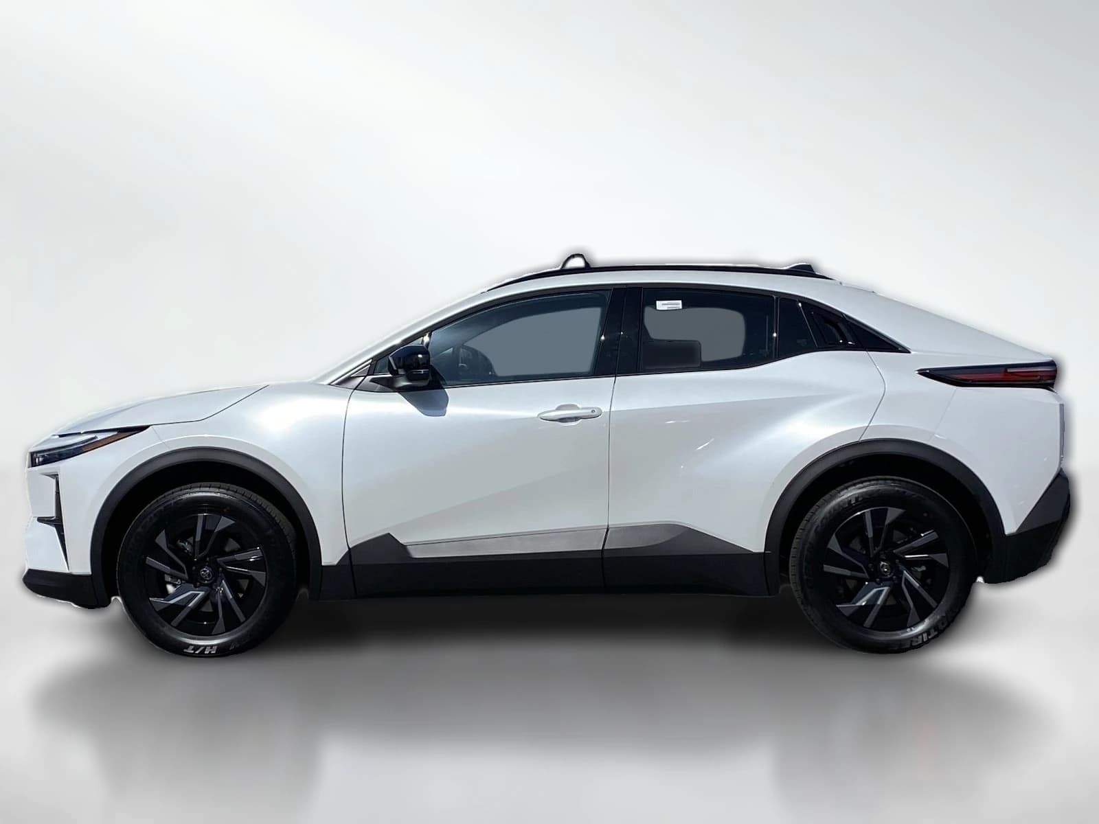 Toyota C-HR SE AWD (Natl) 2026 — side view