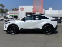 Toyota C-HR SE AWD (Natl) 2026 — side view