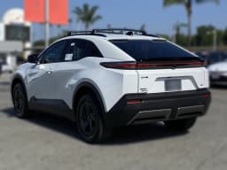 Toyota C-HR SE AWD (Natl) 2026 — side view