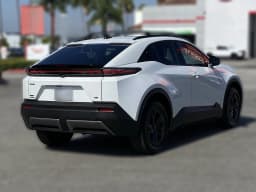 Toyota C-HR SE AWD (Natl) 2026 — side view