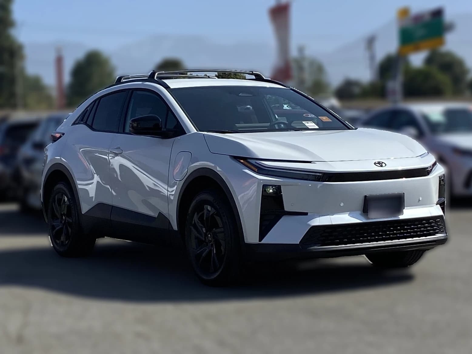Toyota C-HR SE AWD (Natl) 2026 — side view