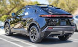 Toyota C-HR SE AWD (Natl) 2026 — side view